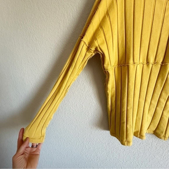 We The Free- Free People In The Mix Raw Edge Washed Henley Yellow XS - Picture 7 of 9